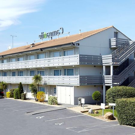 Hotel Campanile Nantes ~ Rezé Aéroport Esterno foto