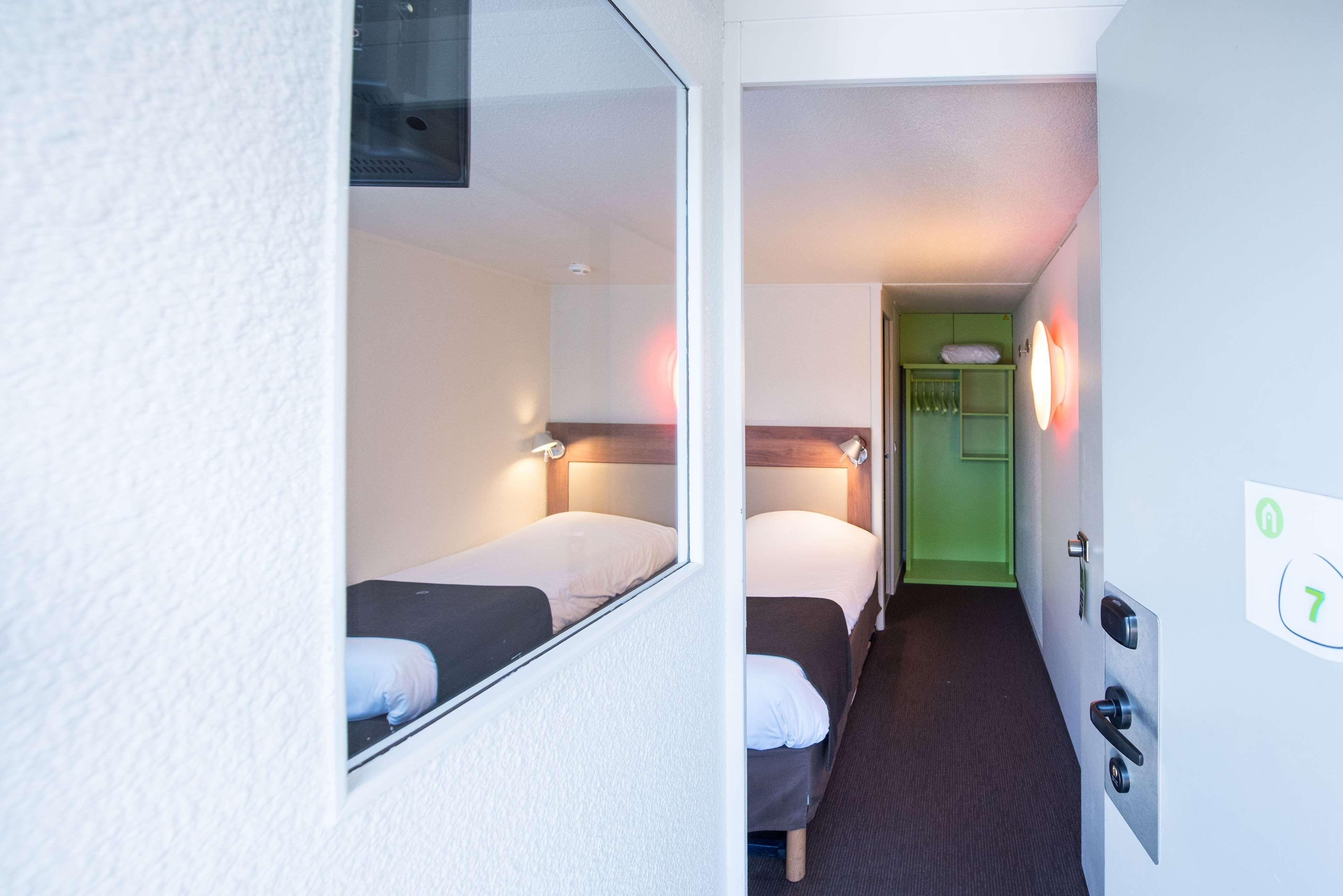 Hotel Campanile Nantes ~ Rezé Aéroport Esterno foto