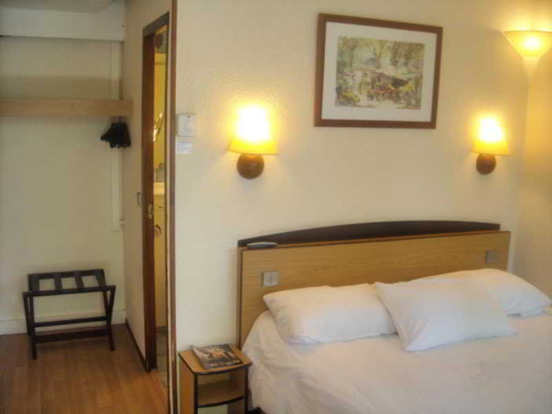 Hotel Campanile Nantes ~ Rezé Aéroport Esterno foto